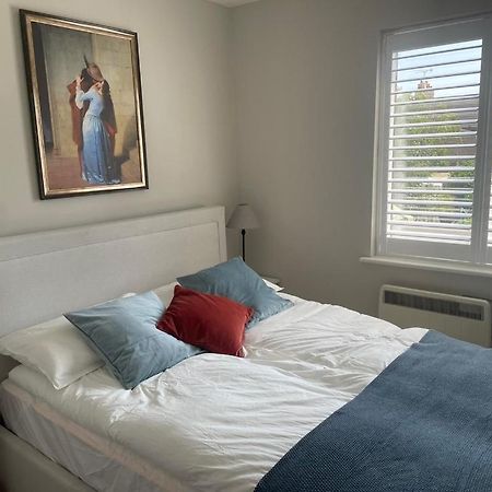 2 Bedroom House In Central Windsor - The Town Esterno foto