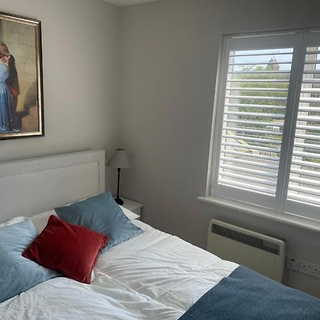 2 Bedroom House In Central Windsor - The Town Esterno foto