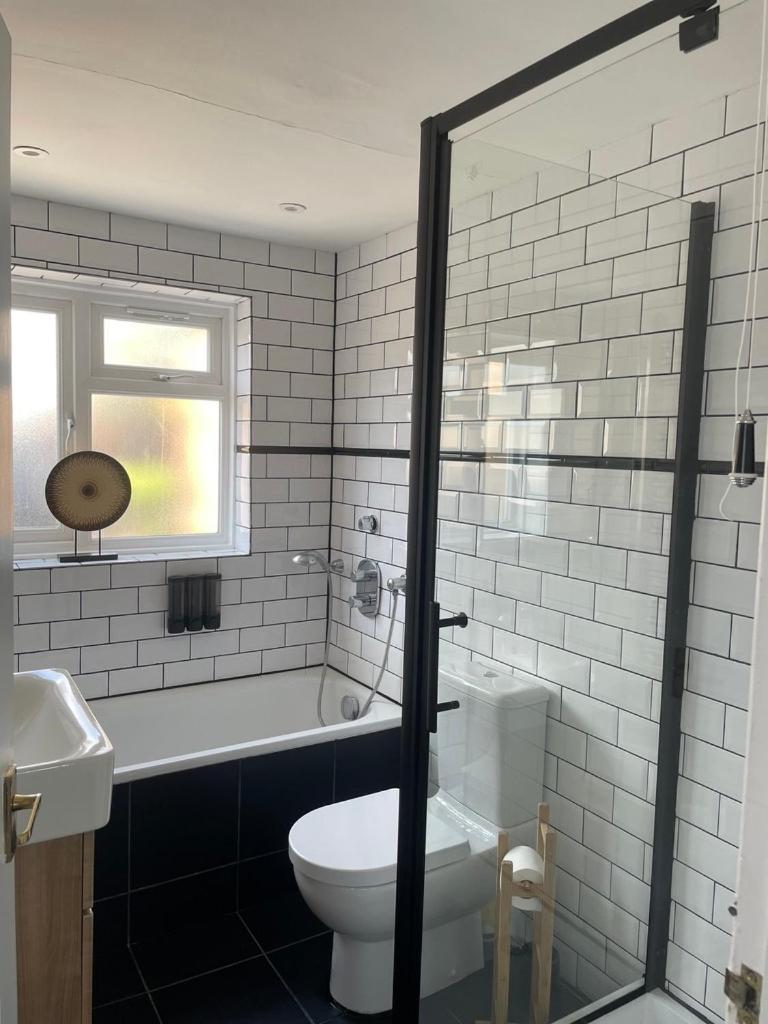2 Bedroom House In Central Windsor - The Town Esterno foto