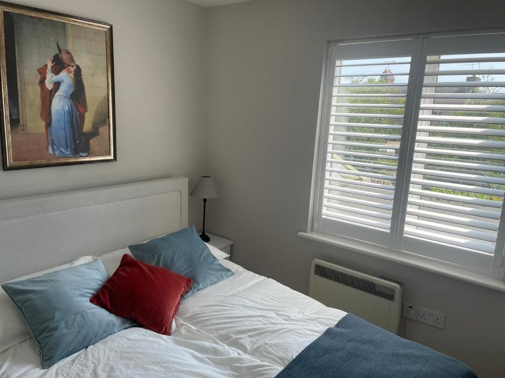 2 Bedroom House In Central Windsor - The Town Esterno foto